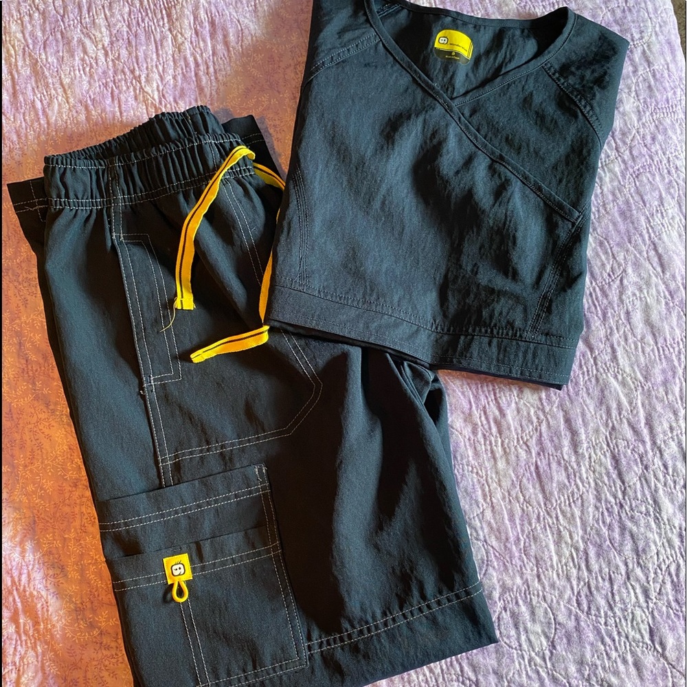 Scrub set